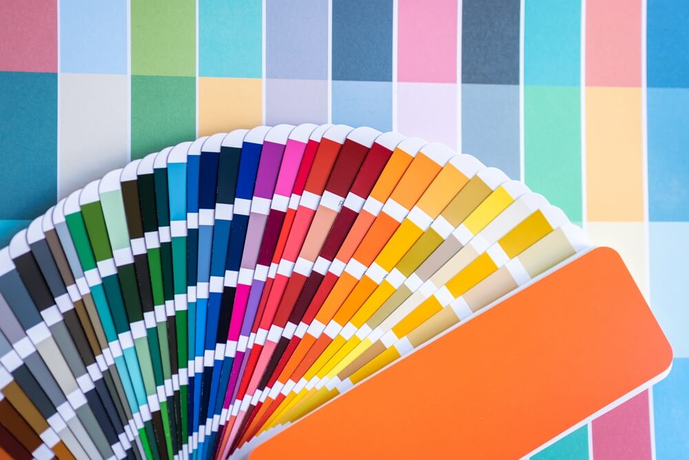 علم نفس الألوان: كيف تختار اللون المناسب لعلامتك التجارية